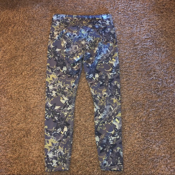 Fabletics - salar 7/8 leggings size medium - Picture 3 of 5